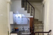 Cho thuê nhà nguyên căn ngõ 676 Đê La Thành, 5 tầng, 3 ngủ, 8 Triệu/tháng
